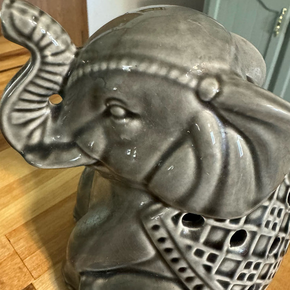 Gray Ceramic Elephant Figurine Night Light Small Bedroom Accent Lamp Zoo Bedroom - Picture 3 of 12